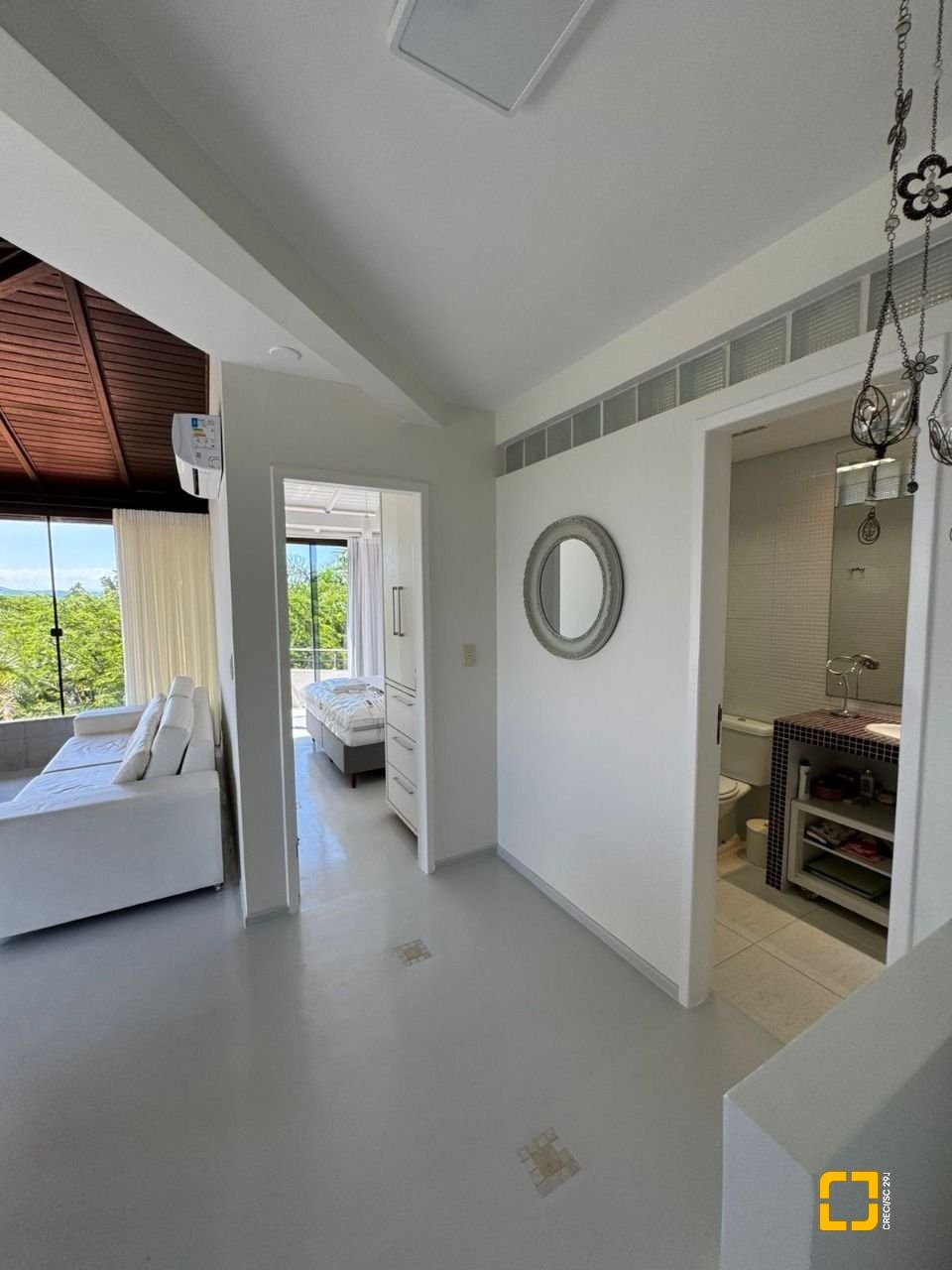 Casa de Condomínio com 192m², 5 quartos (sendo 1 suíte), 2 garagens, no bairro Cachoeira do Bom Jesus em Florianópolis
