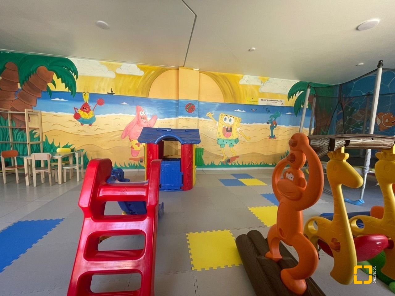 Casa de Condomínio com 192m², 5 quartos (sendo 1 suíte), 2 garagens, no bairro Cachoeira do Bom Jesus em Florianópolis