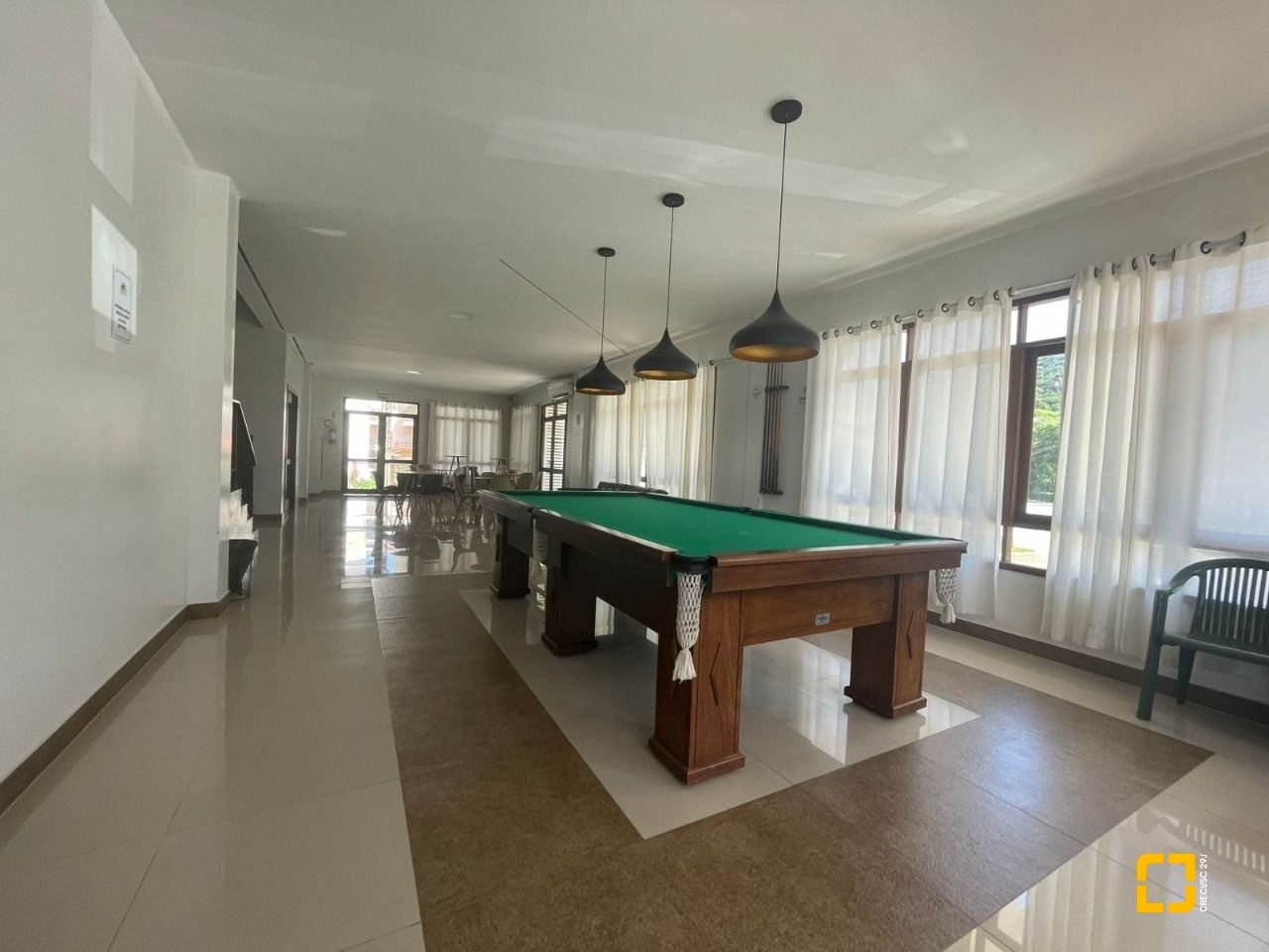 Casa de Condomínio com 192m², 5 quartos (sendo 1 suíte), 2 garagens, no bairro Cachoeira do Bom Jesus em Florianópolis