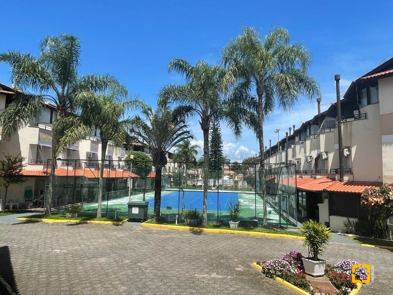 Casa de Condomínio com 192m², 5 quartos (sendo 1 suíte), 2 garagens, no bairro Cachoeira do Bom Jesus em Florianópolis