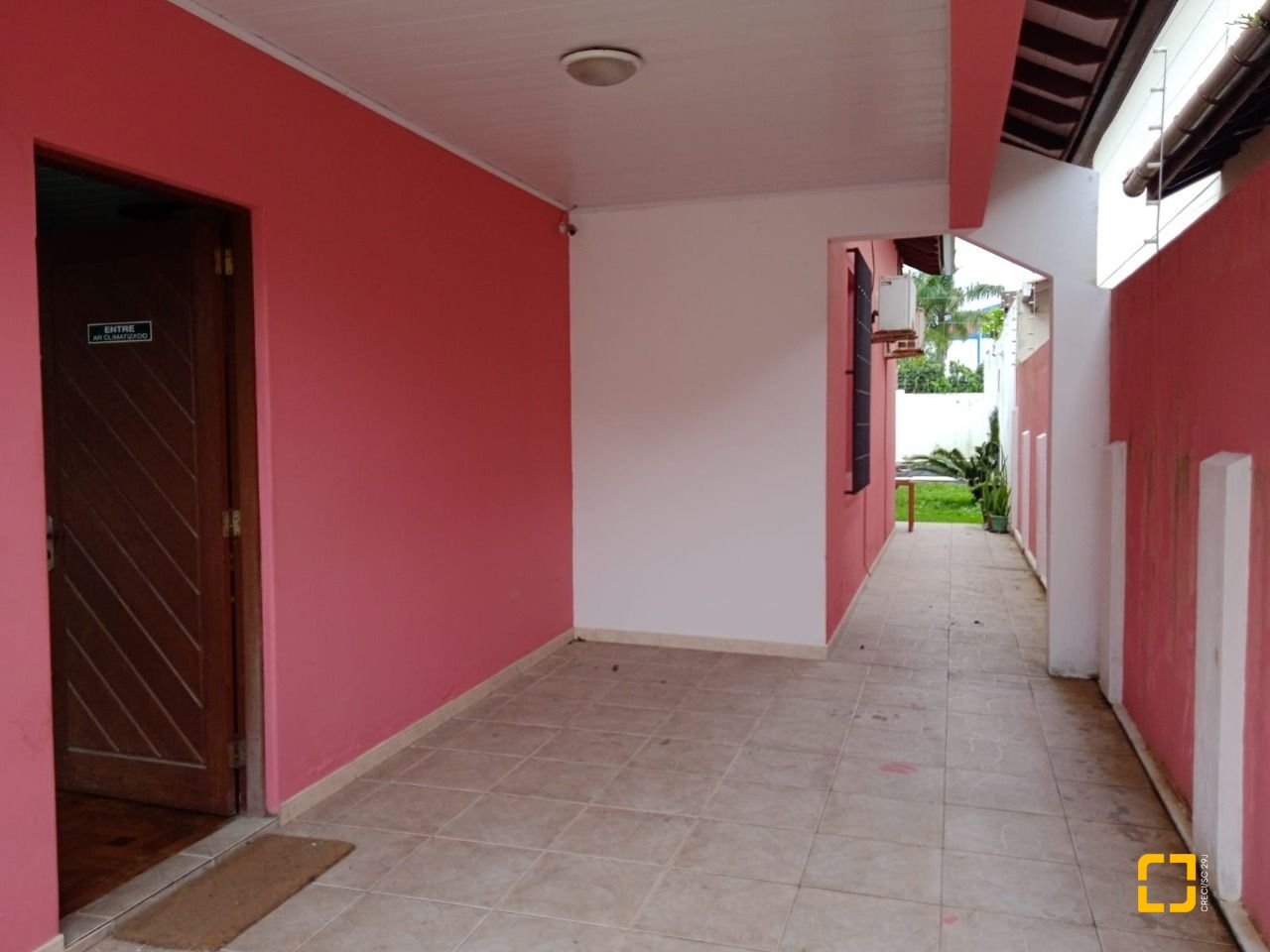 Casa com 130m², 2 quartos, 3 garagens, no bairro Balneário em Florianópolis