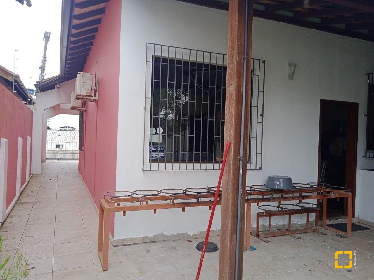 Casa com 130m², 2 quartos, 3 garagens, no bairro Balneário em Florianópolis