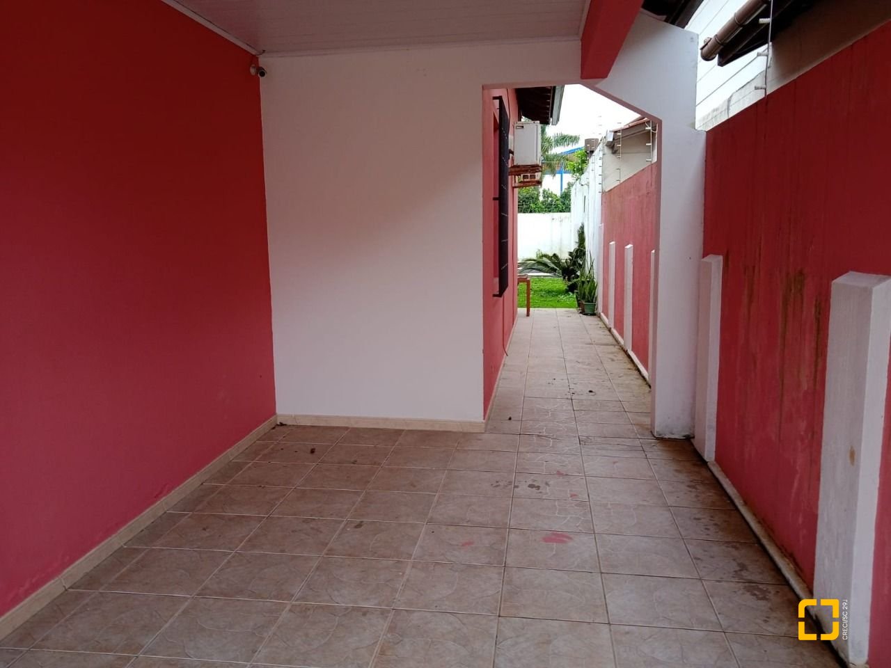 Casa com 130m², 2 quartos, 3 garagens, no bairro Balneário em Florianópolis