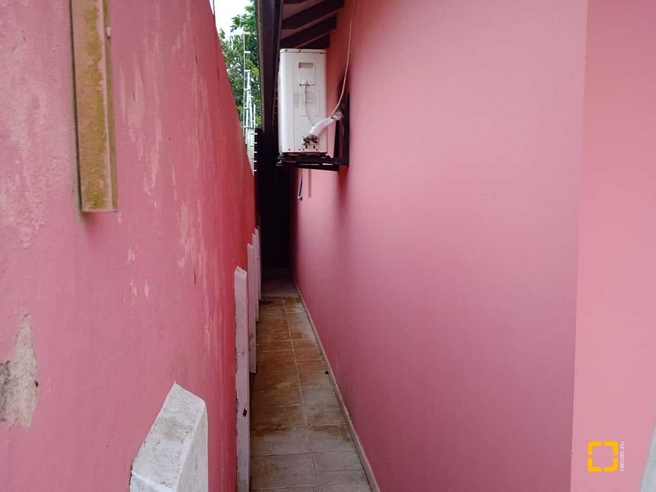 Casa com 130m², 2 quartos, 3 garagens, no bairro Balneário em Florianópolis
