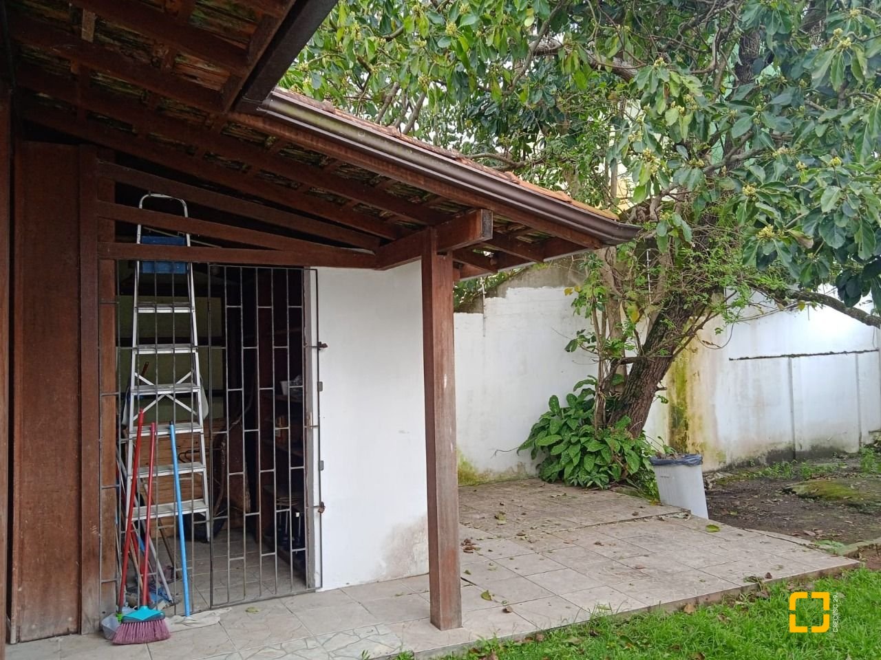 Casa com 130m², 2 quartos, 3 garagens, no bairro Balneário em Florianópolis