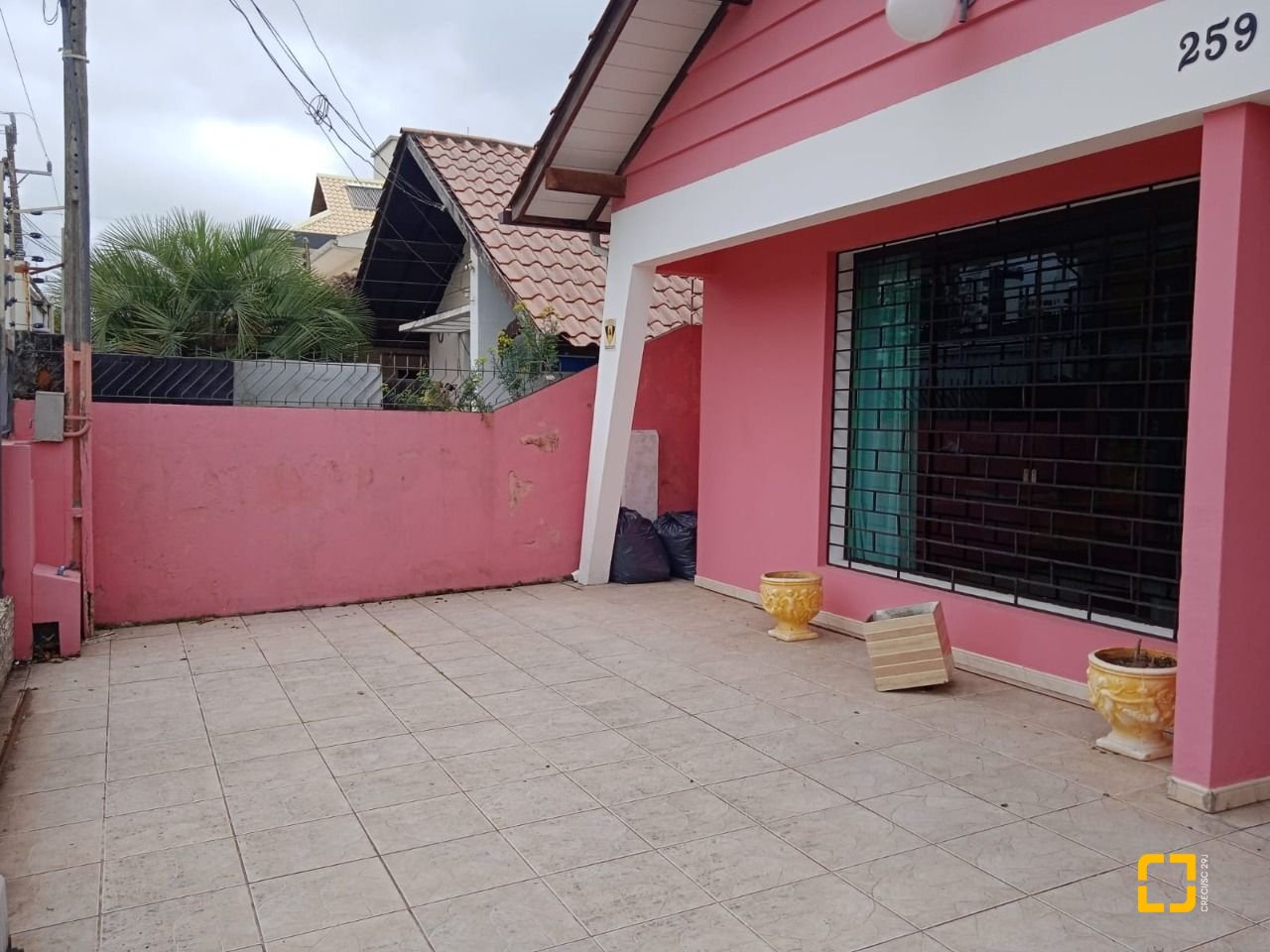 Casa com 130m², 2 quartos, 3 garagens, no bairro Balneário em Florianópolis
