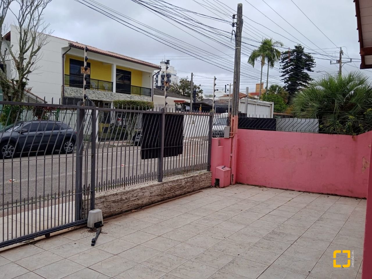 Casa com 130m², 2 quartos, 3 garagens, no bairro Balneário em Florianópolis