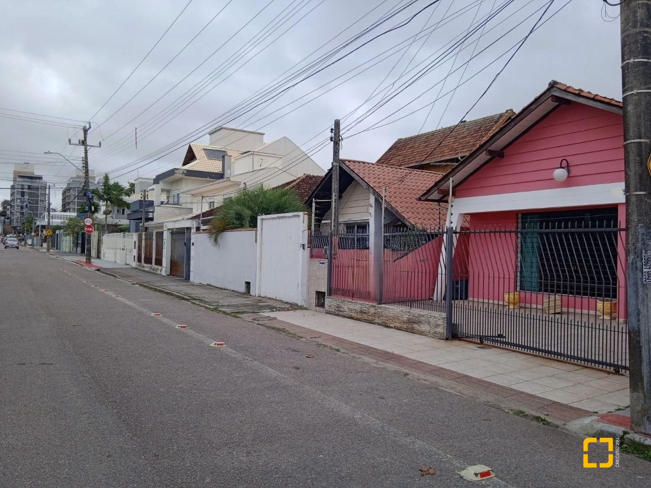 Casa com 130m², 2 quartos, 3 garagens, no bairro Balneário em Florianópolis