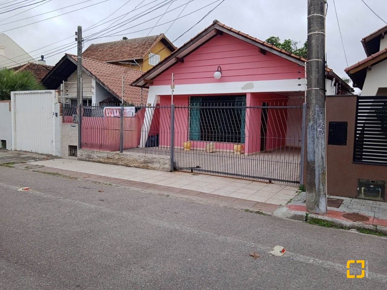 Casa com 130m², 2 quartos, 3 garagens, no bairro Balneário em Florianópolis