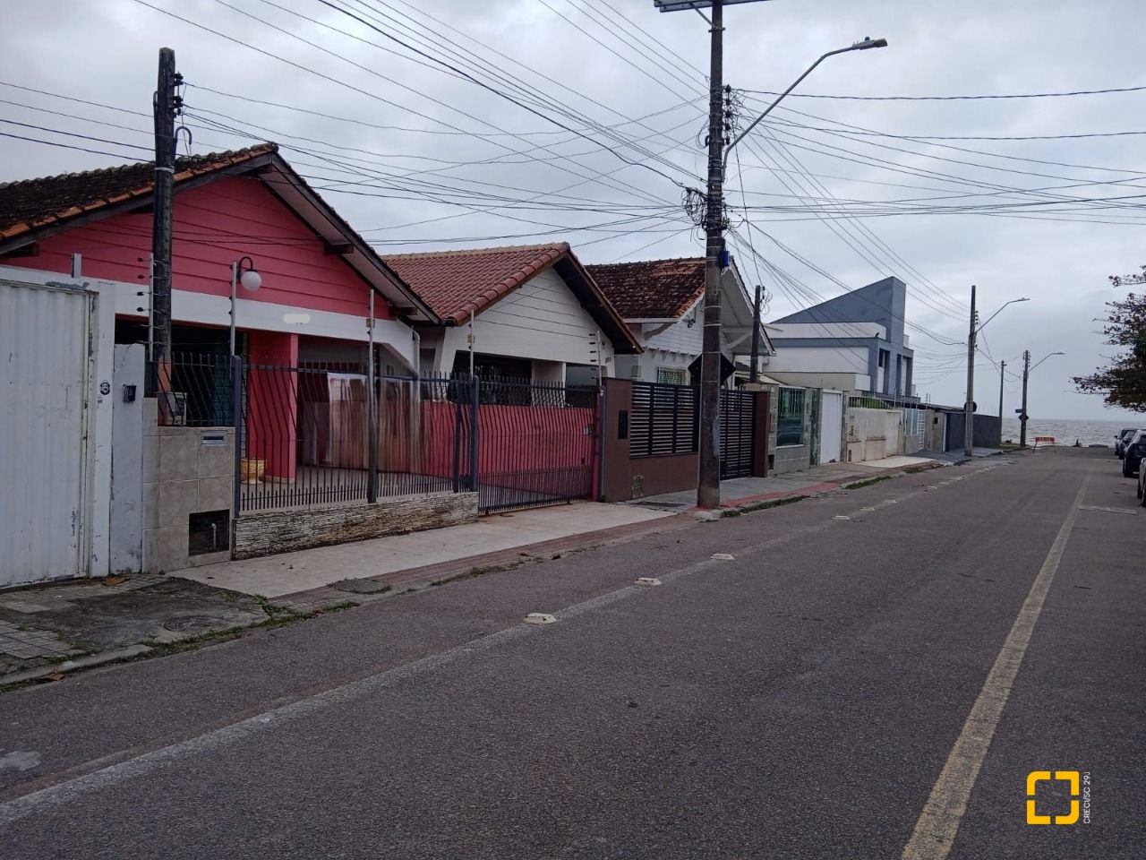 Casa com 130m², 2 quartos, 3 garagens, no bairro Balneário em Florianópolis