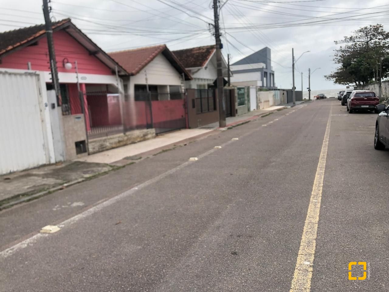 Casa com 130m², 2 quartos, 3 garagens, no bairro Balneário em Florianópolis