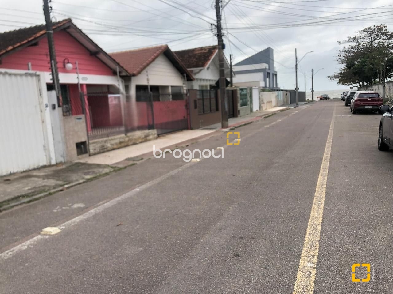 Casa com 130m², 2 quartos, 3 garagens, no bairro Balneário em Florianópolis