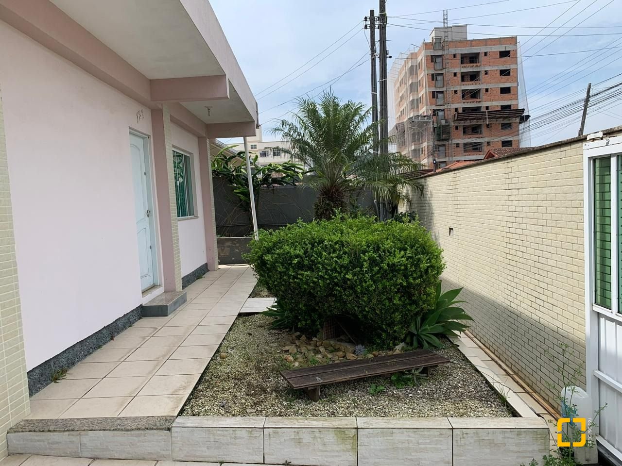 Casa com 145m², 5 quartos (sendo 1 suíte), 5 garagens, no bairro Centro em São José