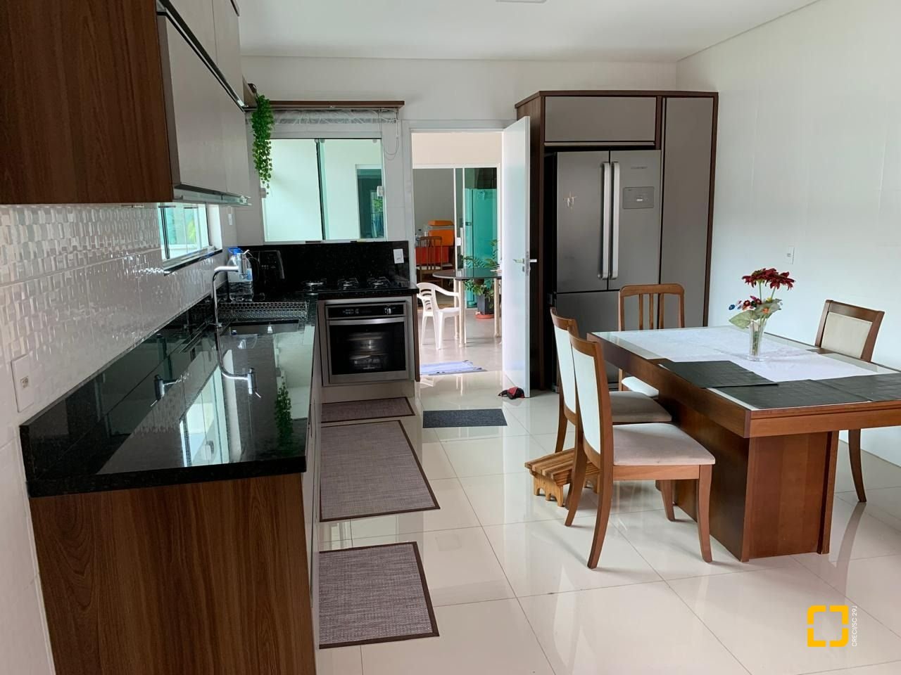 Casa com 145m², 5 quartos (sendo 1 suíte), 5 garagens, no bairro Centro em São José