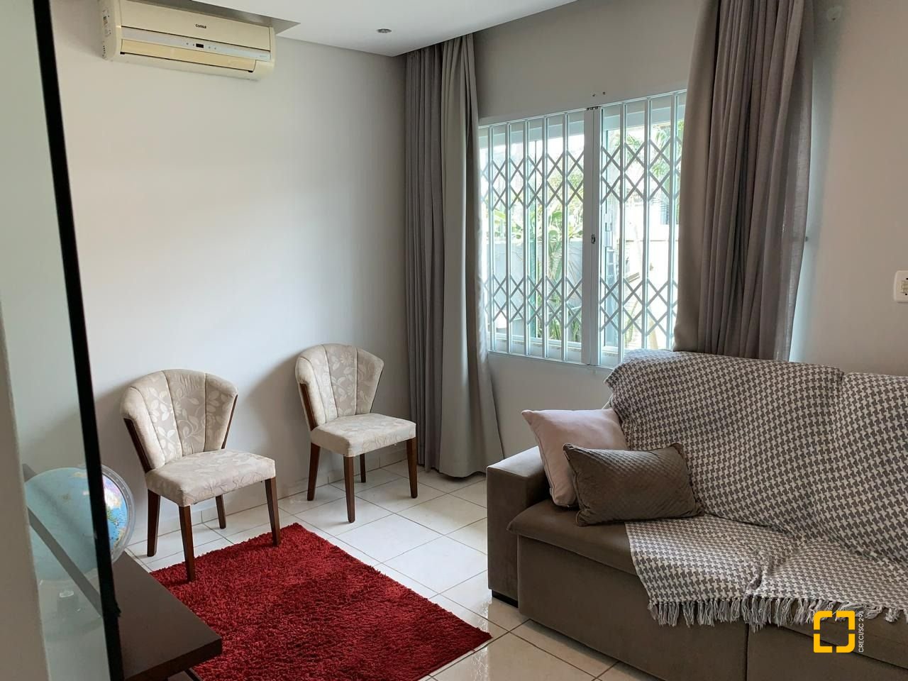 Casa com 145m², 5 quartos (sendo 1 suíte), 5 garagens, no bairro Centro em São José