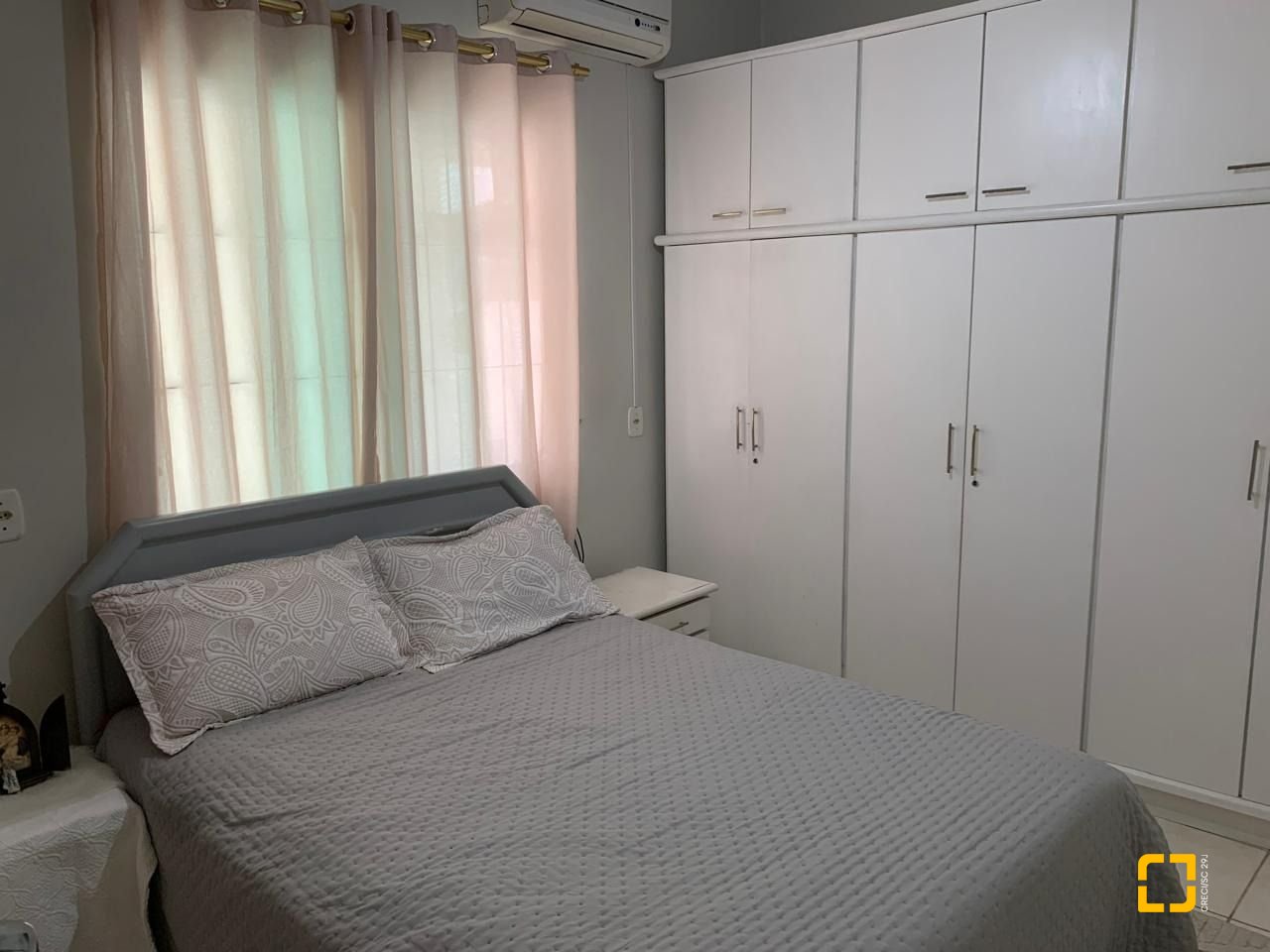 Casa com 145m², 5 quartos (sendo 1 suíte), 5 garagens, no bairro Centro em São José
