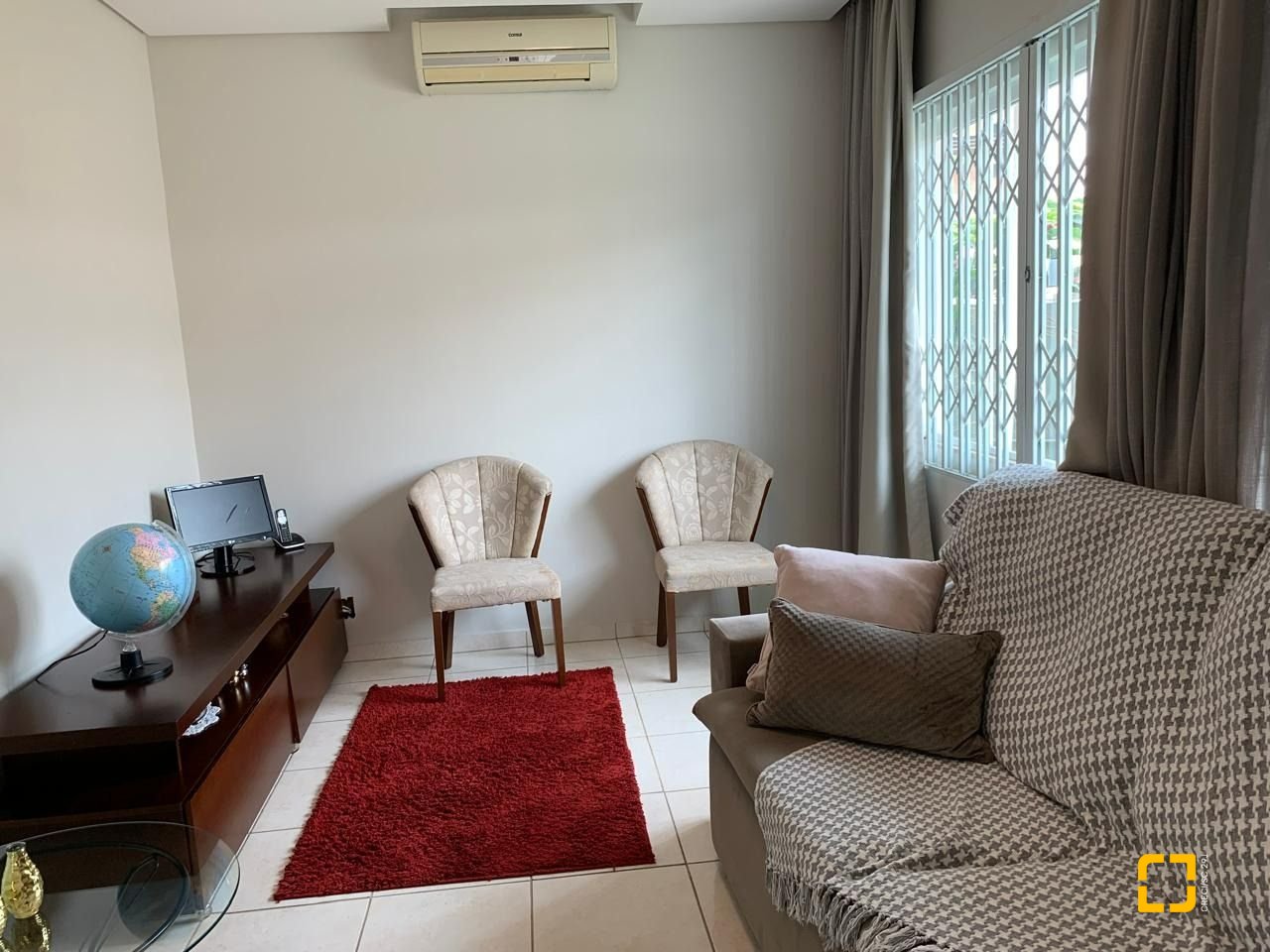 Casa com 145m², 5 quartos (sendo 1 suíte), 5 garagens, no bairro Centro em São José