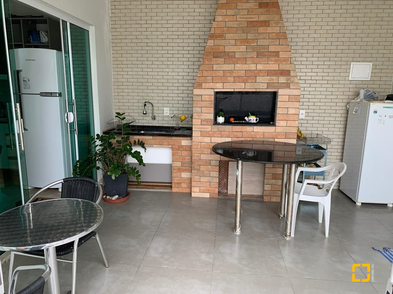 Casa com 145m², 5 quartos (sendo 1 suíte), 5 garagens, no bairro Centro em São José