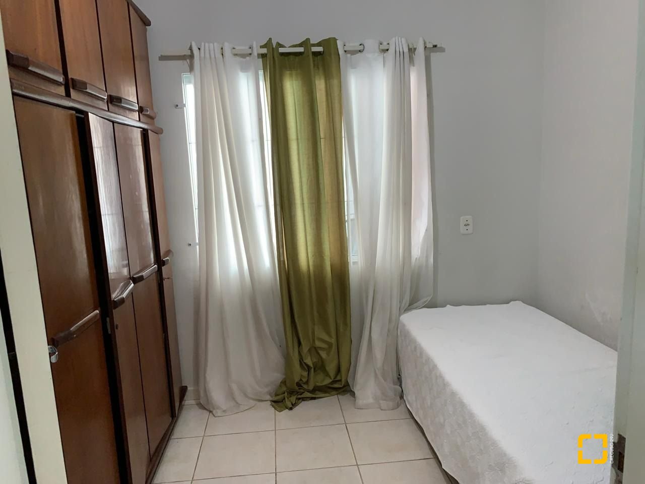 Casa com 145m², 5 quartos (sendo 1 suíte), 5 garagens, no bairro Centro em São José