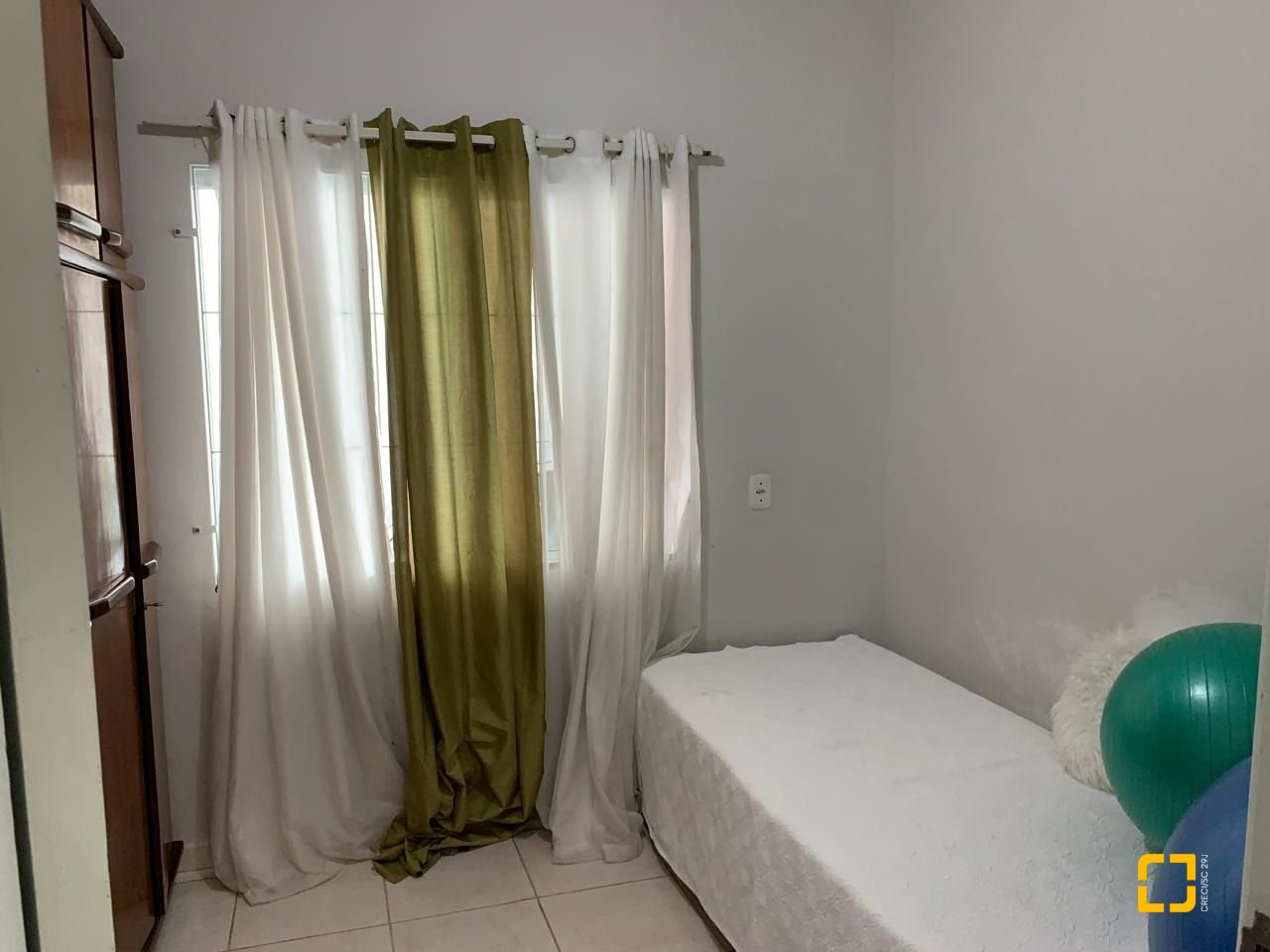 Casa com 145m², 5 quartos (sendo 1 suíte), 5 garagens, no bairro Centro em São José
