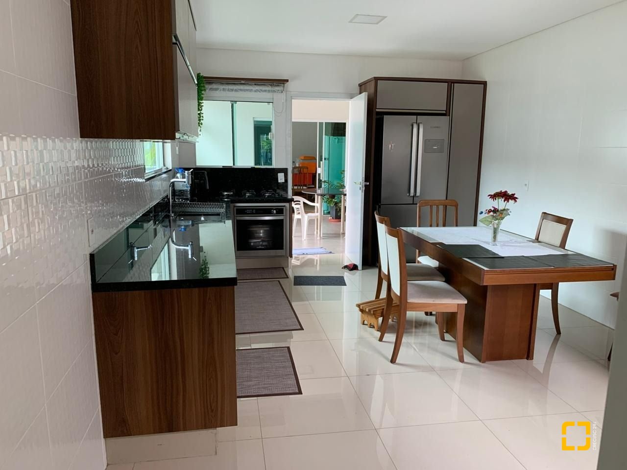 Casa com 145m², 5 quartos (sendo 1 suíte), 5 garagens, no bairro Centro em São José