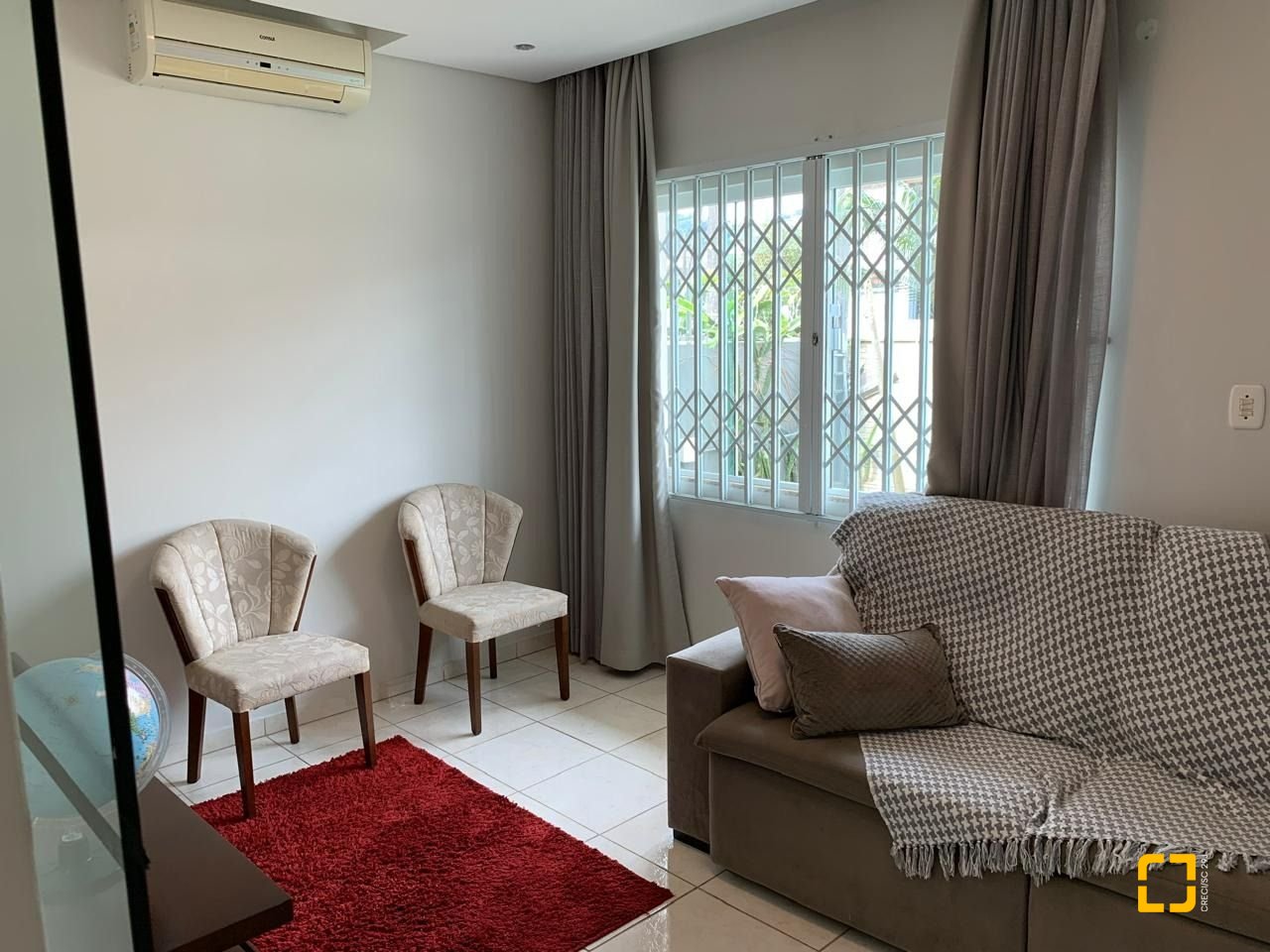 Casa com 145m², 5 quartos (sendo 1 suíte), 5 garagens, no bairro Centro em São José