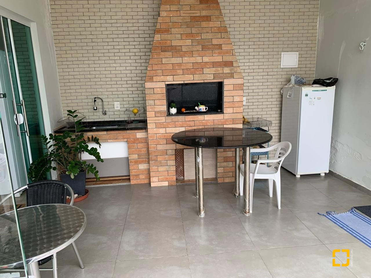 Casa com 145m², 5 quartos (sendo 1 suíte), 5 garagens, no bairro Centro em São José