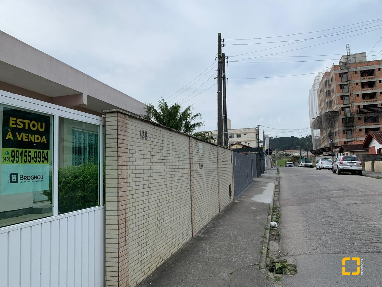 Casa com 145m², 5 quartos (sendo 1 suíte), 5 garagens, no bairro Centro em São José
