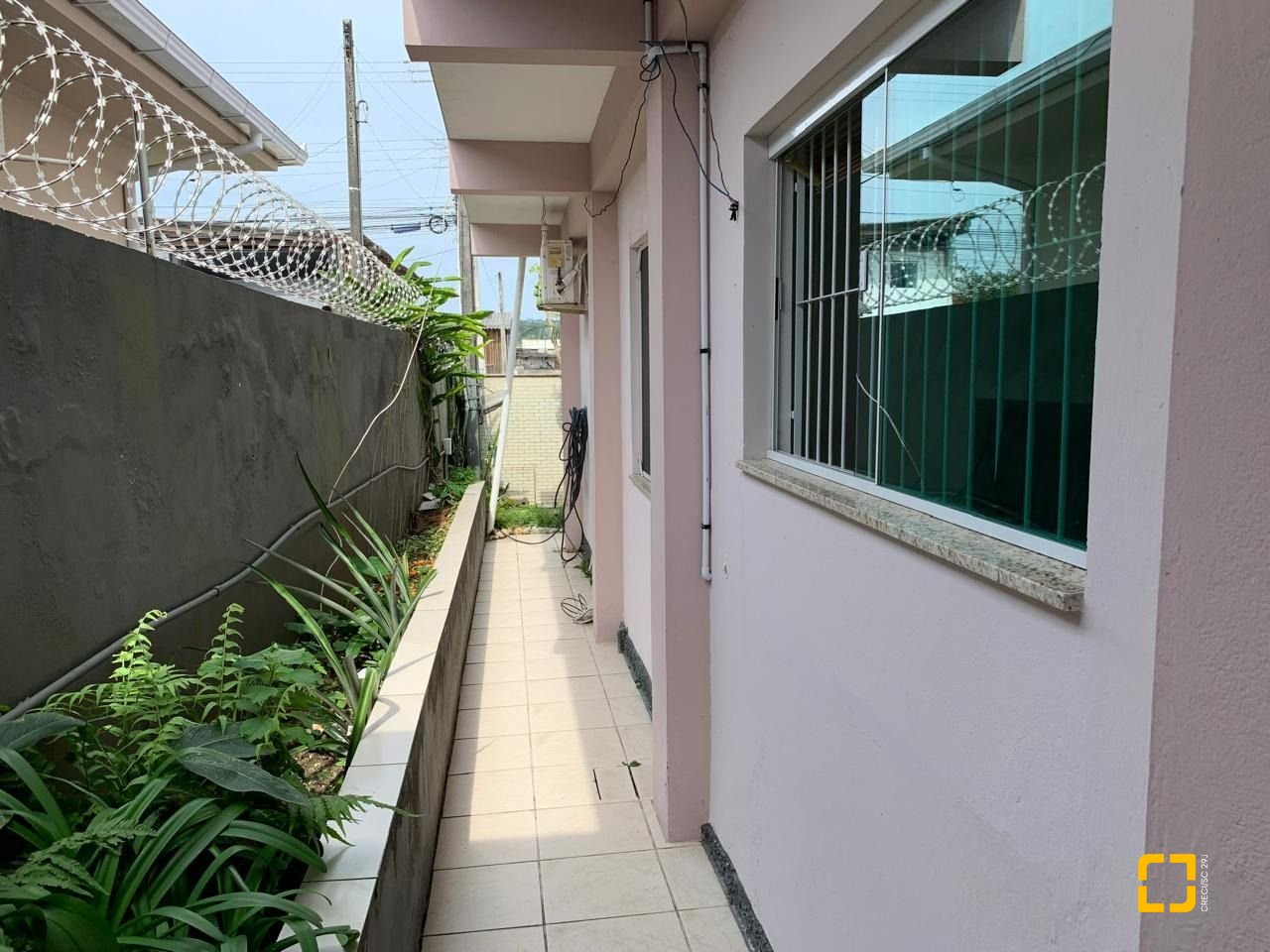 Casa com 145m², 5 quartos (sendo 1 suíte), 5 garagens, no bairro Centro em São José