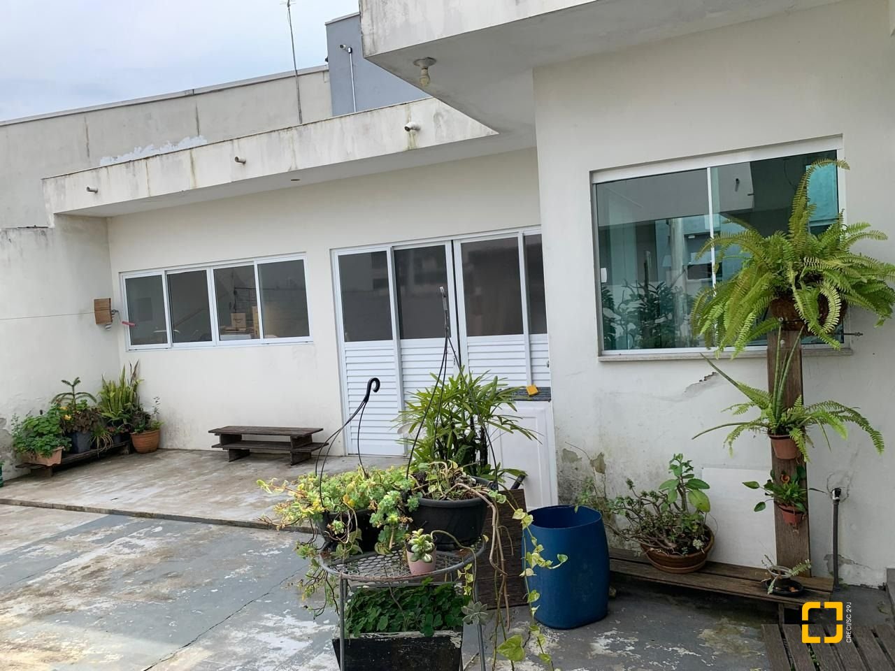 Casa com 145m², 5 quartos (sendo 1 suíte), 5 garagens, no bairro Centro em São José