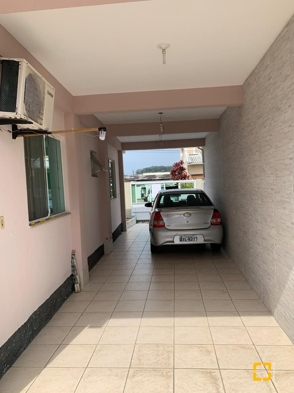 Casa com 145m², 5 quartos (sendo 1 suíte), 5 garagens, no bairro Centro em São José