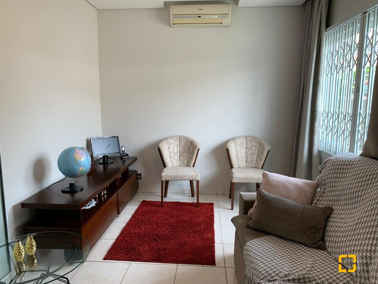 Casa com 145m², 5 quartos (sendo 1 suíte), 5 garagens, no bairro Centro em São José