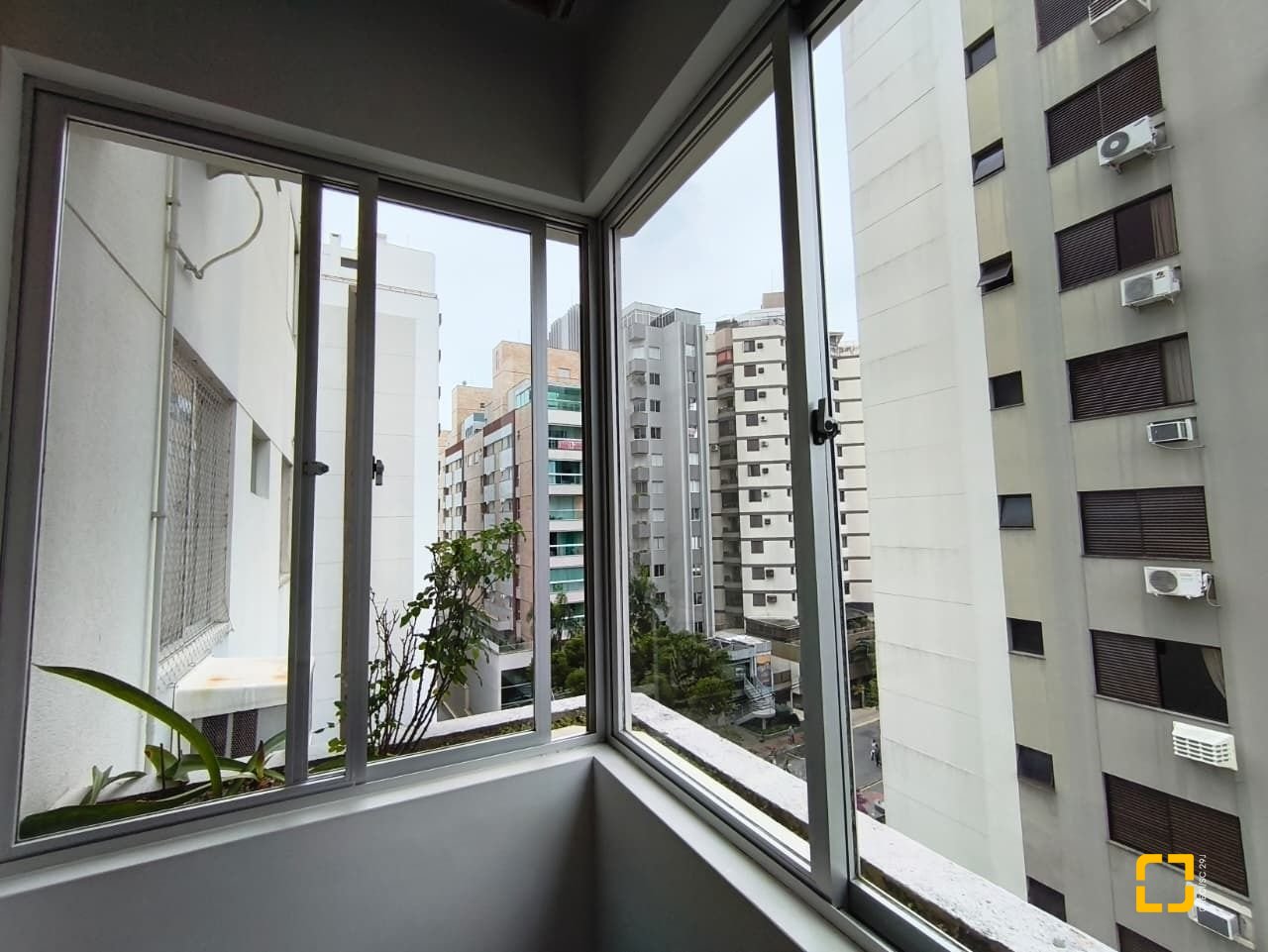 Apartamento com 92m², 3 quartos (sendo 1 suíte), 1 garagem, no bairro Centro em Florianópolis