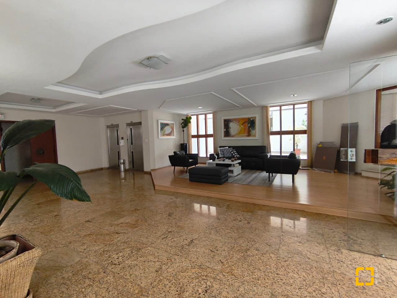 Apartamento com 92m², 3 quartos (sendo 1 suíte), 1 garagem, no bairro Centro em Florianópolis