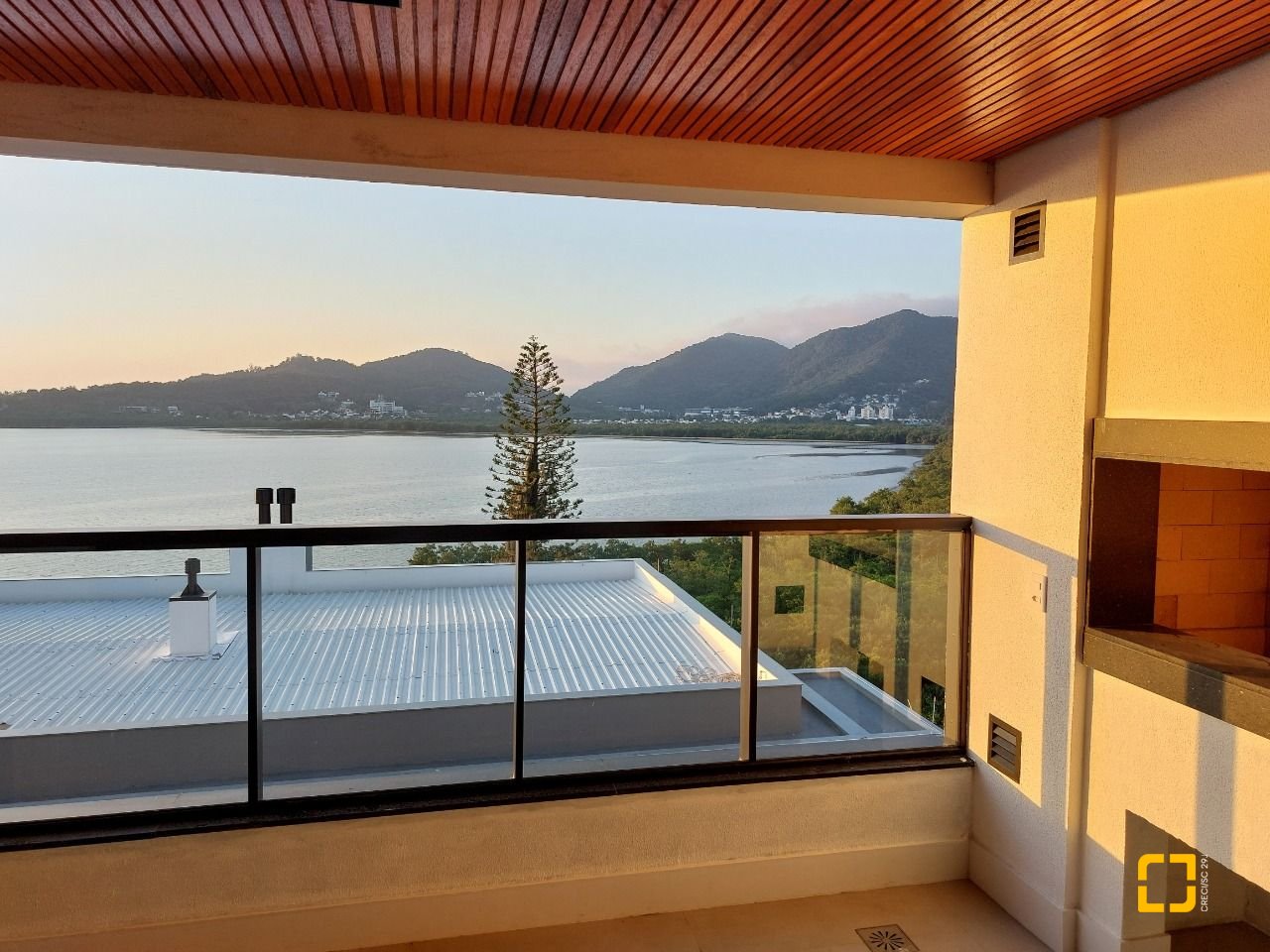 Apartamento com 134m², 6 quartos (sendo 3 suítes), 3 garagens, no bairro João Paulo em Florianópolis
