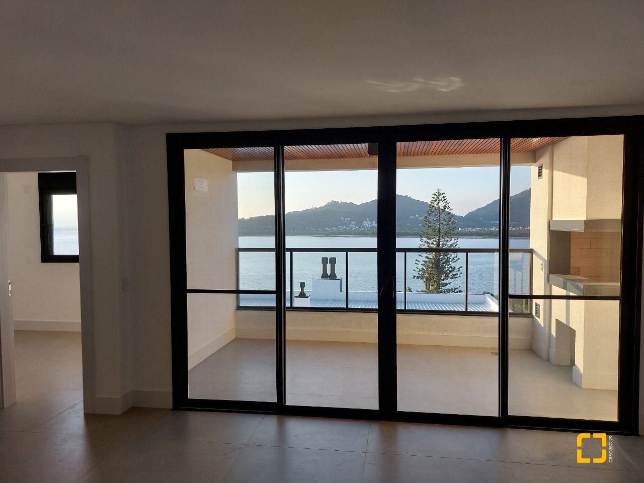 Apartamento com 134m², 6 quartos (sendo 3 suítes), 3 garagens, no bairro João Paulo em Florianópolis