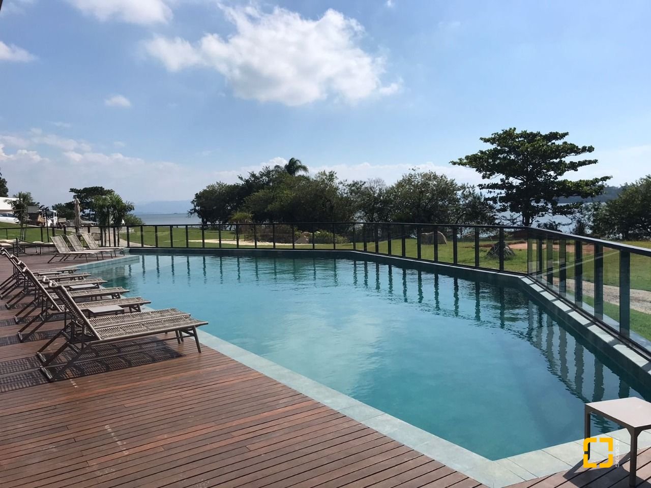 Apartamento com 134m², 6 quartos (sendo 3 suítes), 3 garagens, no bairro João Paulo em Florianópolis