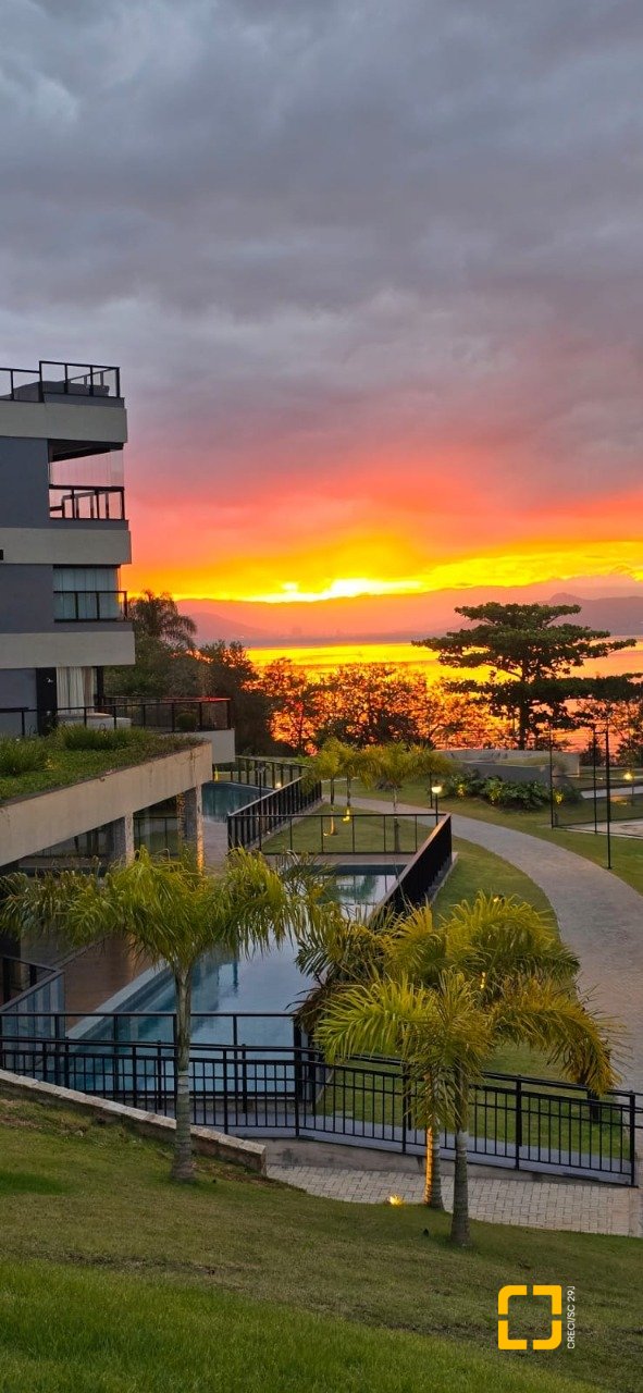 Apartamento com 134m², 6 quartos (sendo 3 suítes), 3 garagens, no bairro João Paulo em Florianópolis
