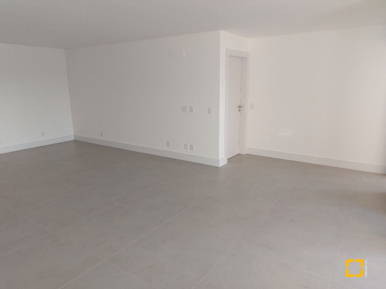 Apartamento com 134m², 6 quartos (sendo 3 suítes), 3 garagens, no bairro João Paulo em Florianópolis