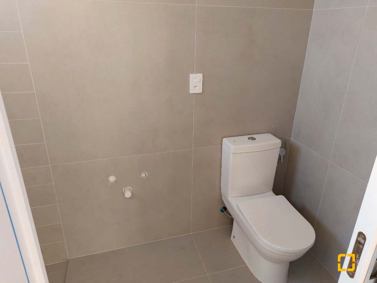 Apartamento com 134m², 6 quartos (sendo 3 suítes), 3 garagens, no bairro João Paulo em Florianópolis