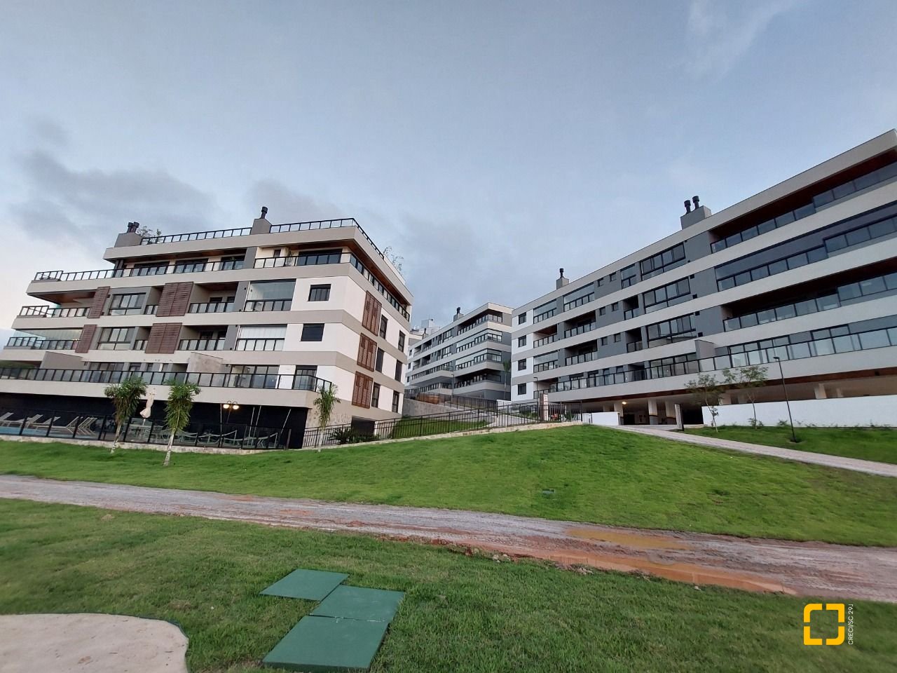 Apartamento com 134m², 6 quartos (sendo 3 suítes), 3 garagens, no bairro João Paulo em Florianópolis