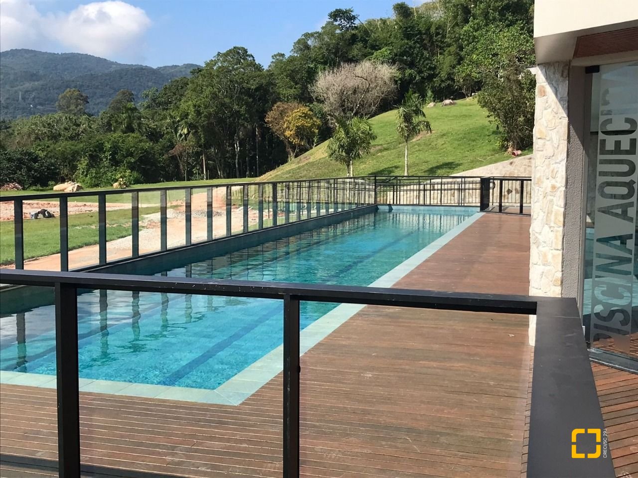Apartamento com 134m², 6 quartos (sendo 3 suítes), 3 garagens, no bairro João Paulo em Florianópolis