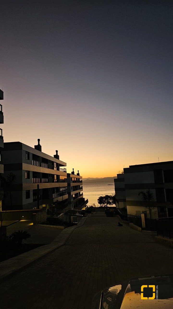 Apartamento com 134m², 6 quartos (sendo 3 suítes), 3 garagens, no bairro João Paulo em Florianópolis
