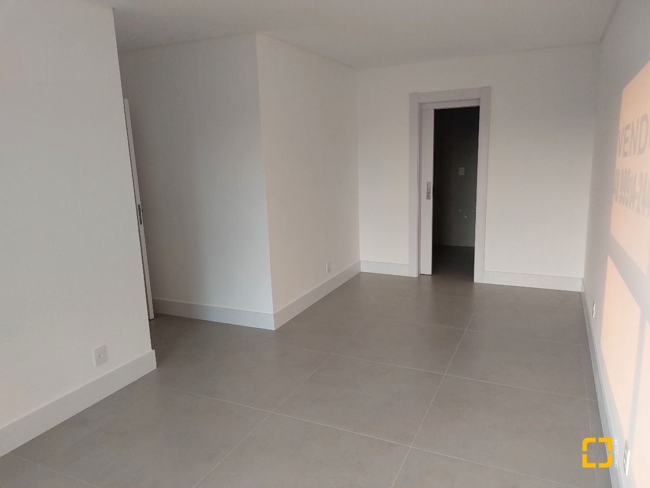 Apartamento com 134m², 6 quartos (sendo 3 suítes), 3 garagens, no bairro João Paulo em Florianópolis