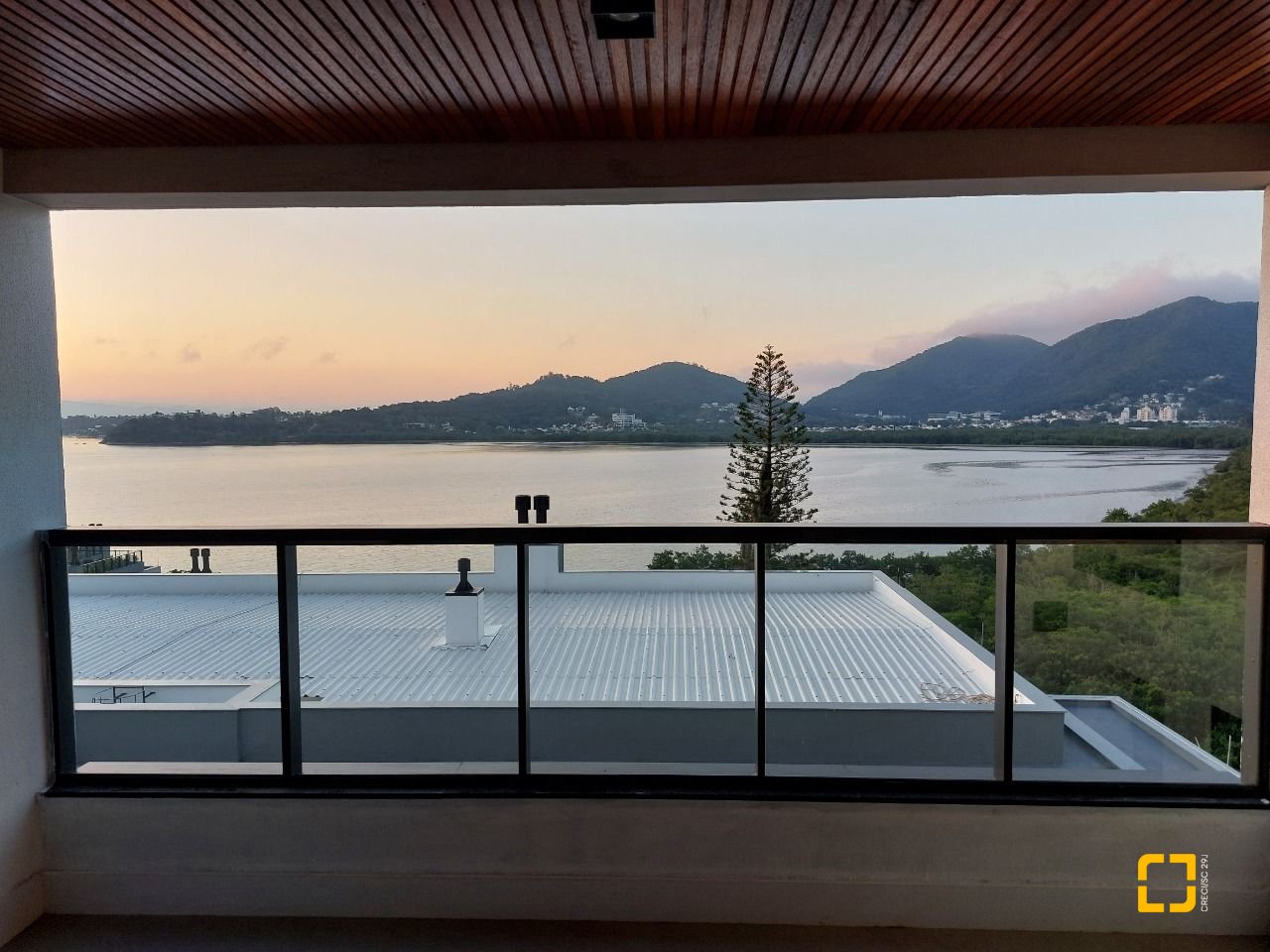 Apartamento com 134m², 6 quartos (sendo 3 suítes), 3 garagens, no bairro João Paulo em Florianópolis