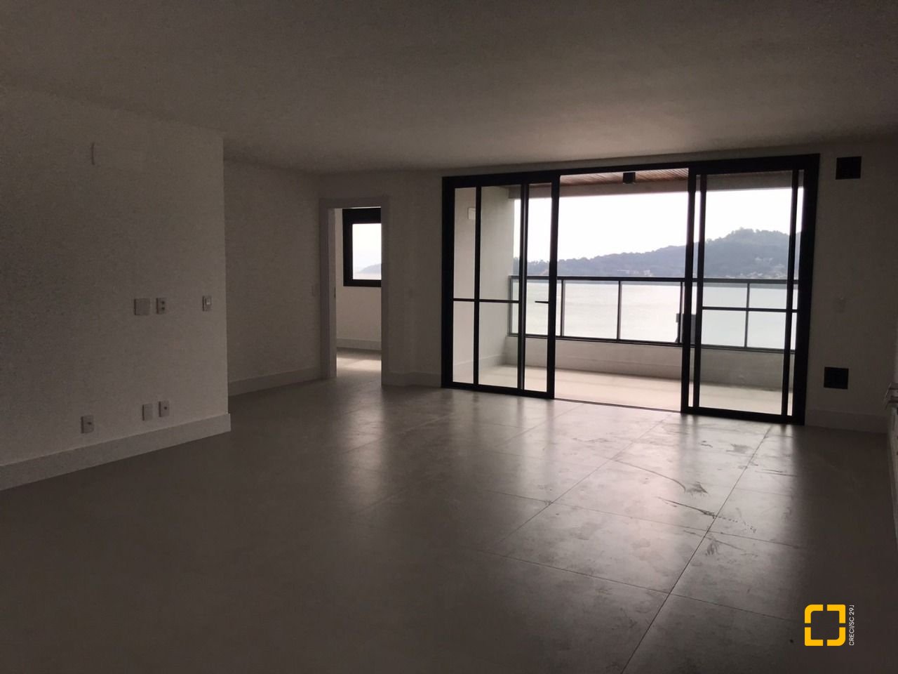 Apartamento com 134m², 6 quartos (sendo 3 suítes), 3 garagens, no bairro João Paulo em Florianópolis