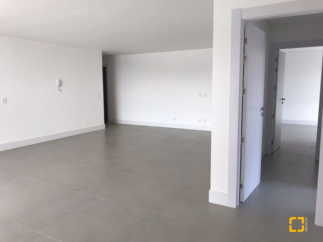 Apartamento com 134m², 6 quartos (sendo 3 suítes), 3 garagens, no bairro João Paulo em Florianópolis