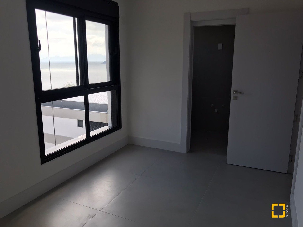 Apartamento com 134m², 6 quartos (sendo 3 suítes), 3 garagens, no bairro João Paulo em Florianópolis