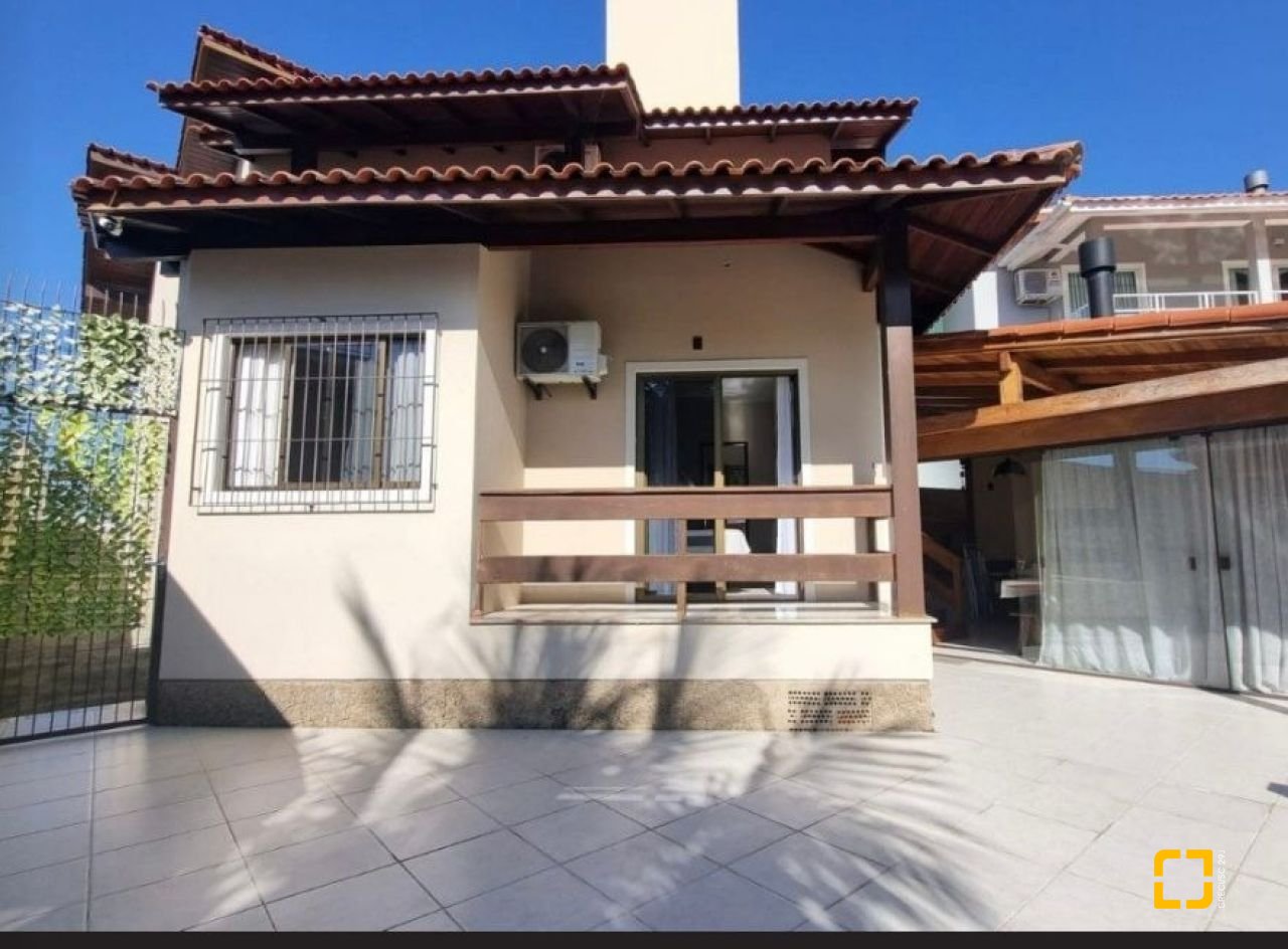 Casa com 233m², 4 quartos (sendo 1 suíte), 4 garagens, no bairro Pedra Branca em Palhoça