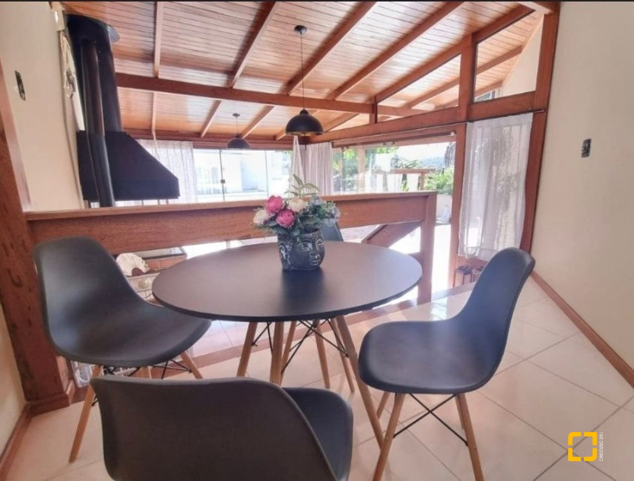 Casa com 233m², 4 quartos (sendo 1 suíte), 4 garagens, no bairro Pedra Branca em Palhoça